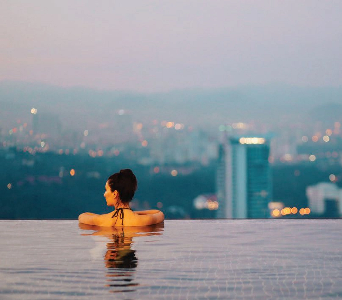 Directly on the Dubai Canal - Provident Estate