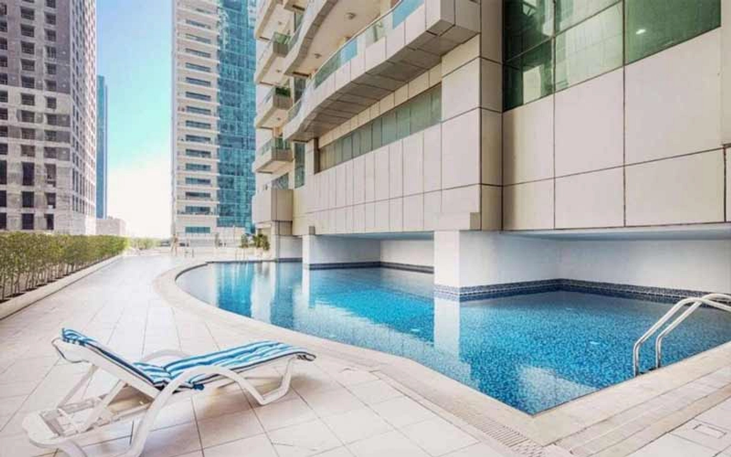 Marina Pinnacle image 3 - Provident Estate