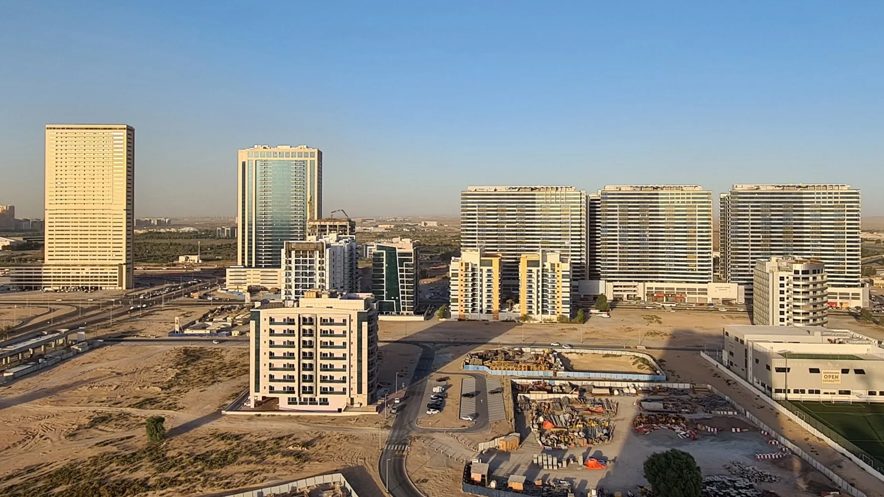 https://d3h330vgpwpjr8.cloudfront.net/x/1773x/Dubai_Land_Residence_Complex_Area_Guide_Provident_Estate_cd4f133143.webp?utm_source=chatgpt.com